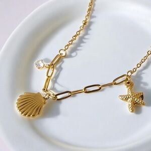 Elegant Gold Ankle Bracelet with Shell and Starfish and CZ Charms. New.